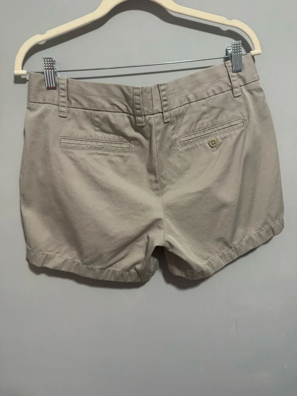 EUC- J. Crew- Women's Khaki 100% Cotton Chino Shorts. Size 8
